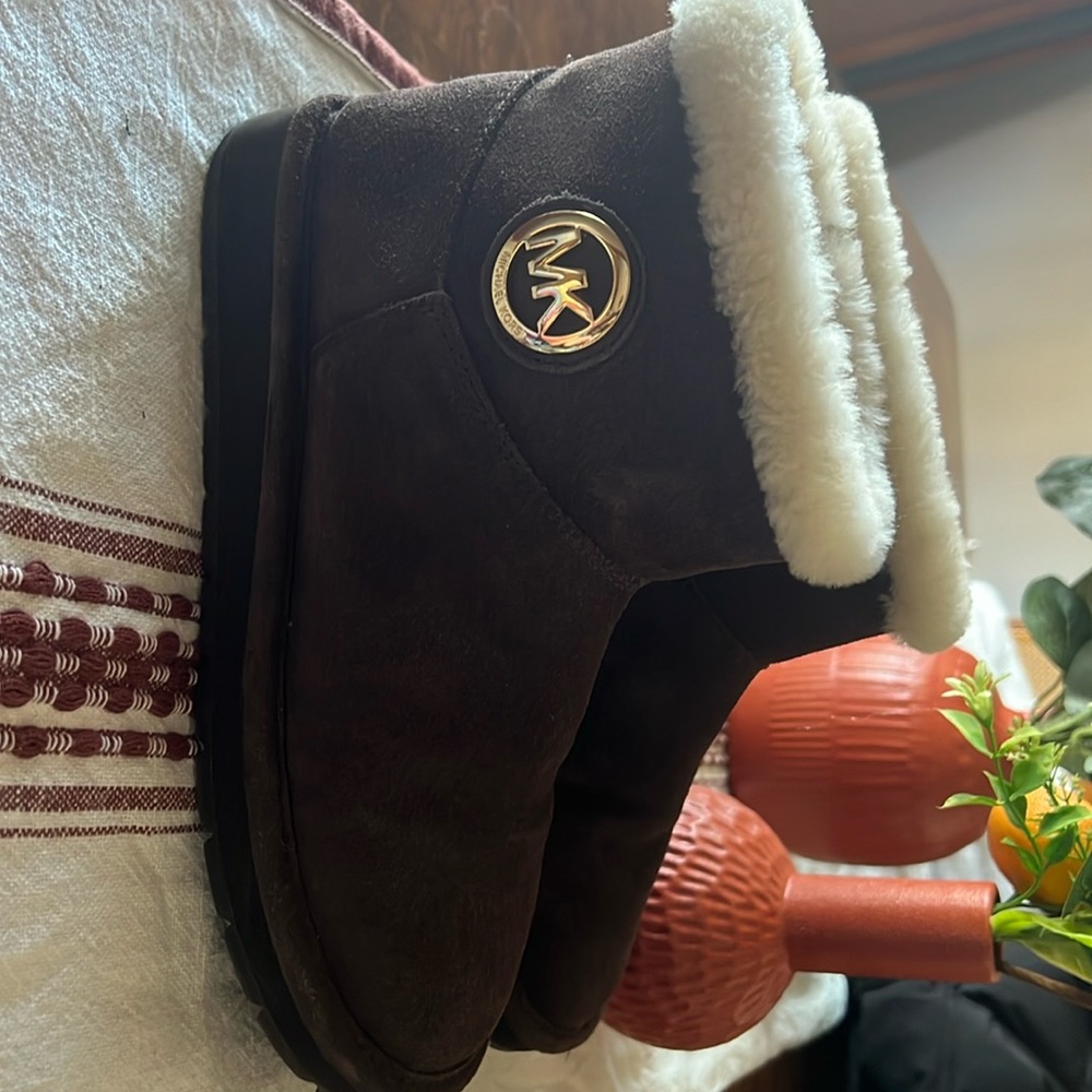 MK brown Winter booties w/ gold hardware size 8: Leather, rubber sole, sheep fur